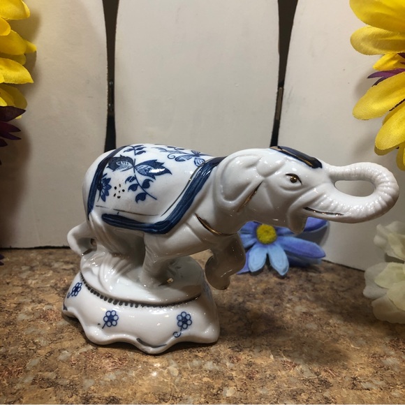 1980’s Hand Painted Vintage Porcelain Blue & White Dancing Elephant Figurine - Picture 12 of 16